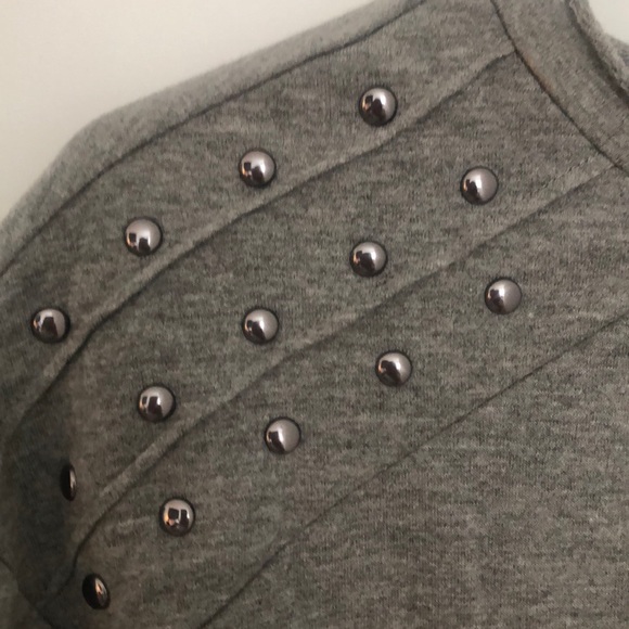 Studded Shoulder Knotted Top NWT - Picture 2 of 3
